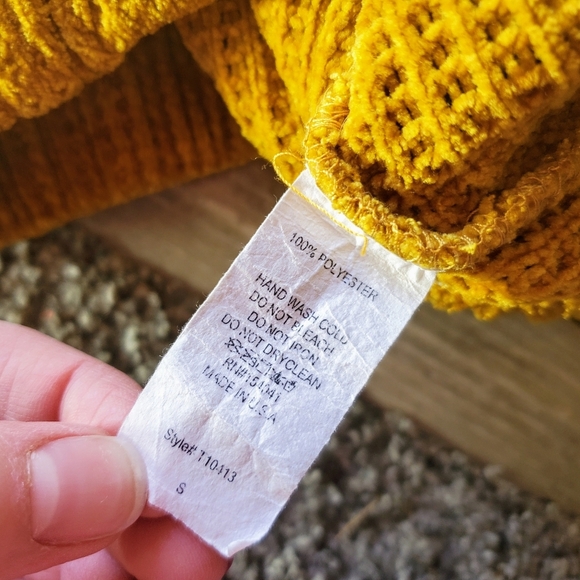 Before You Mustard Chenille Knit Cropped V-Neck Sweater Women's Size Small EUC - Picture 6 of 13